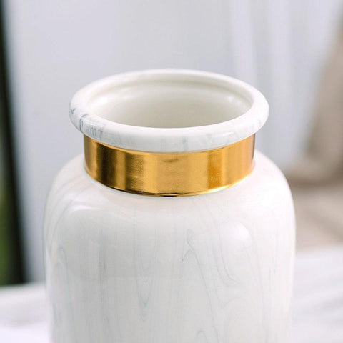 Vase blanc doré