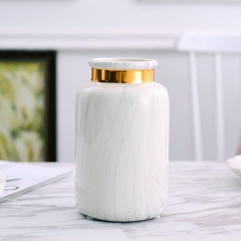 Vase blanc doré